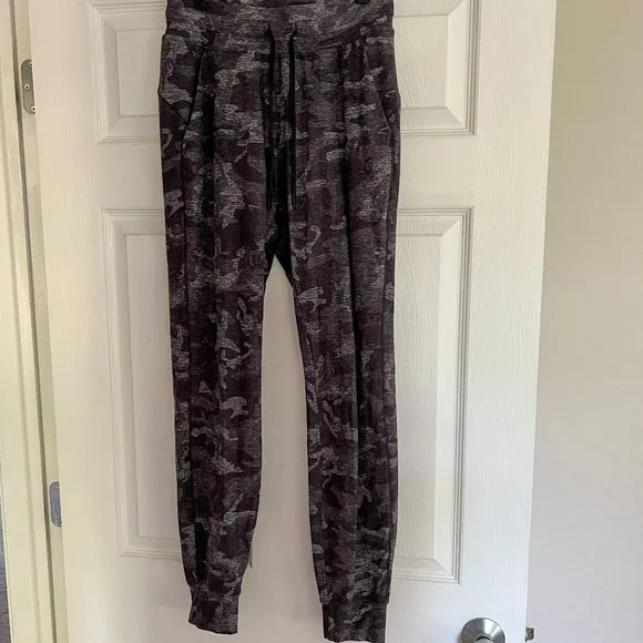 Lululemon | Ready to Rulu Joggers - Picture 2 of 5